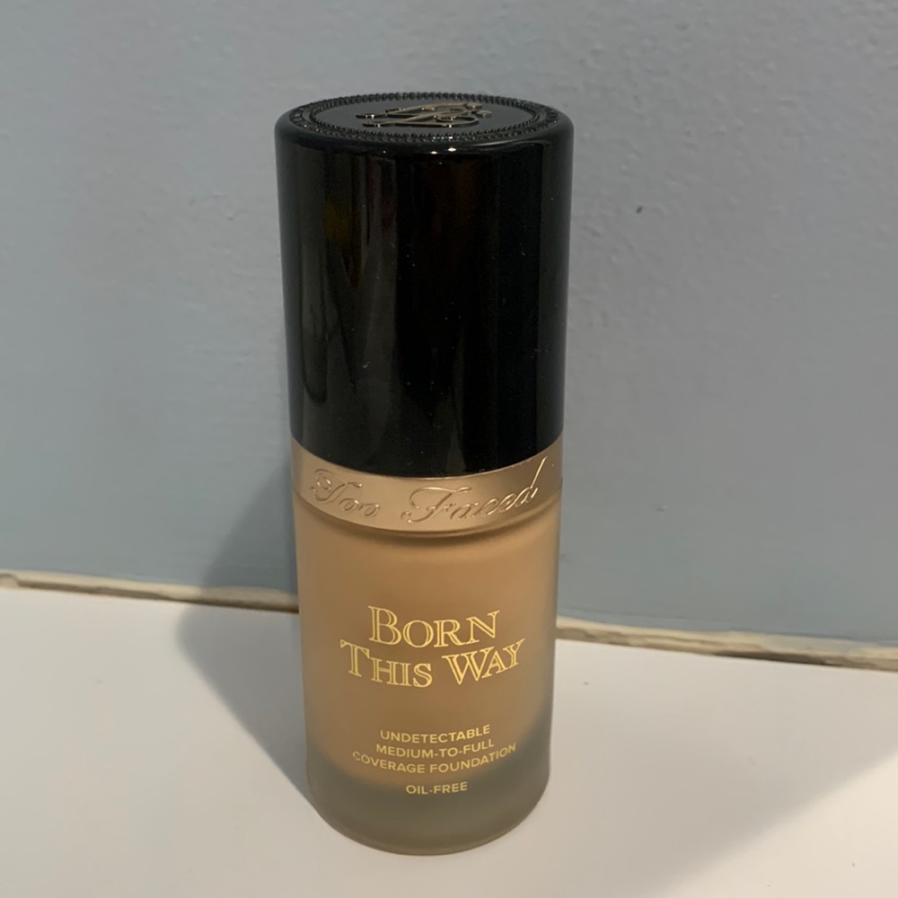 Too faced, Born this way foundation